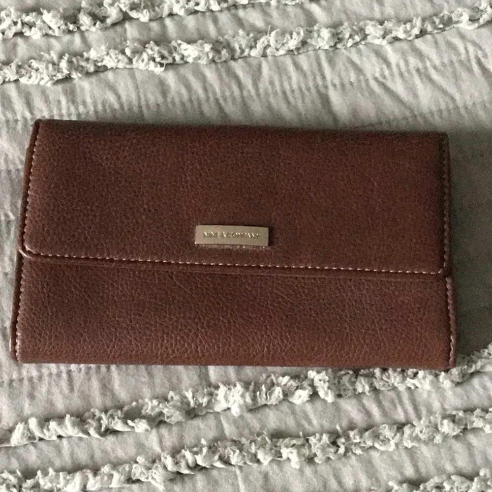 Nine & Company Timeless Classic Chocolate Brown Full Size Wallet 15 Card Slots